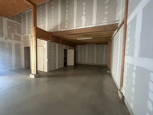 Location Entrepôt 214 m²