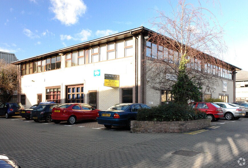 Cranes Farm Rd, Basildon SS14 3JJ UK