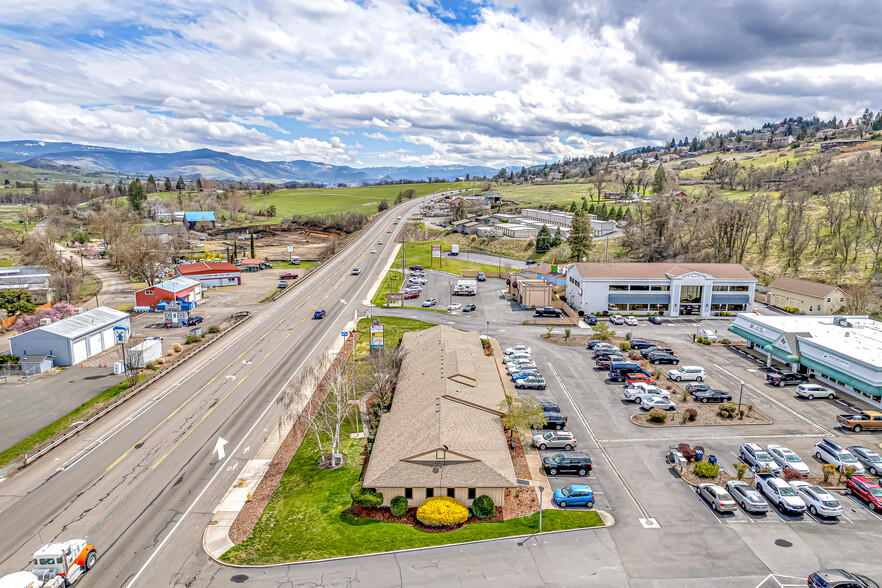 1875 N Highway 99, Ashland, OR for sale - Building Photo - Image 3 of 16