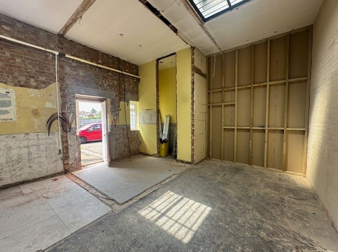 364 Ashley Rd, Poole to rent Interior Photo- Image 1 of 2