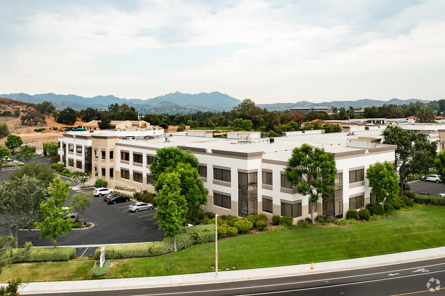 30699 Russell Ranch Rd, Westlake Village, CA for sale - Primary Photo - Image 1 of 4