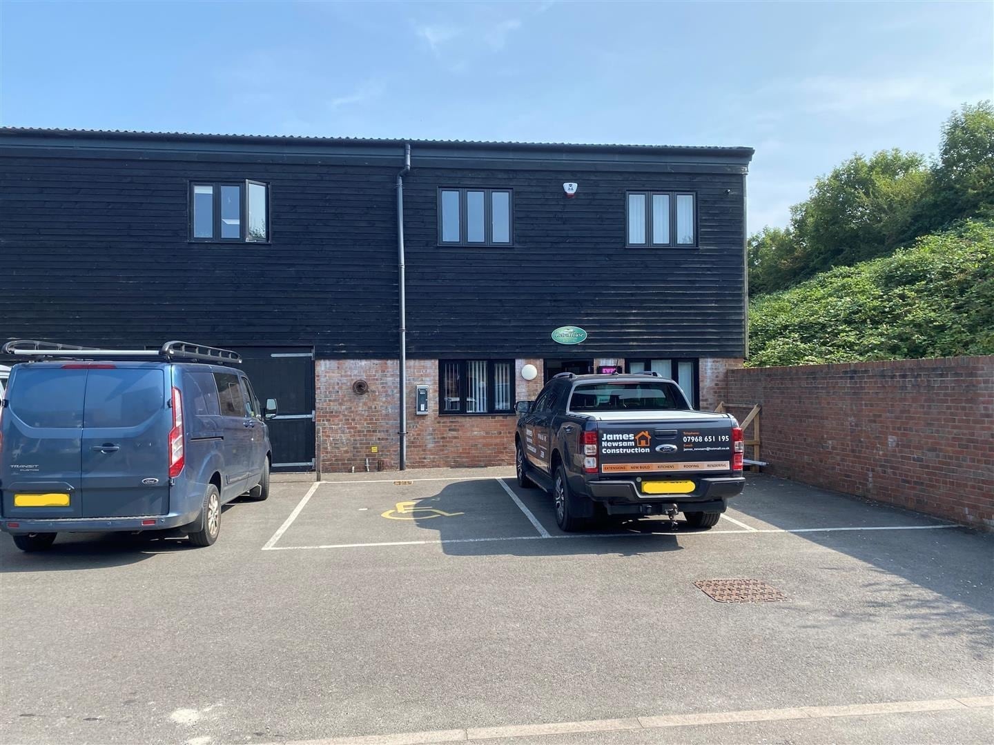 Parkway, Dorchester to rent Building Photo- Image 1 of 4