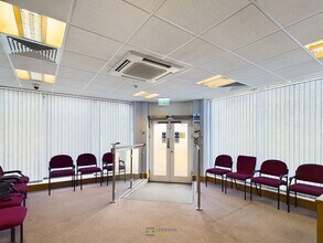 377-387 London Rd, Portsmouth to rent Interior Photo- Image 2 of 10