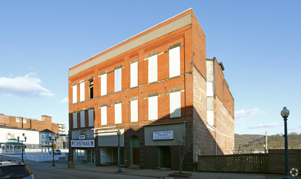 584 Mckean Ave, Donora, PA for sale - Primary Photo - Image 1 of 1