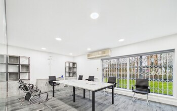 G7 Mellors Rd, Nottingham to rent Interior Photo- Image 2 of 6