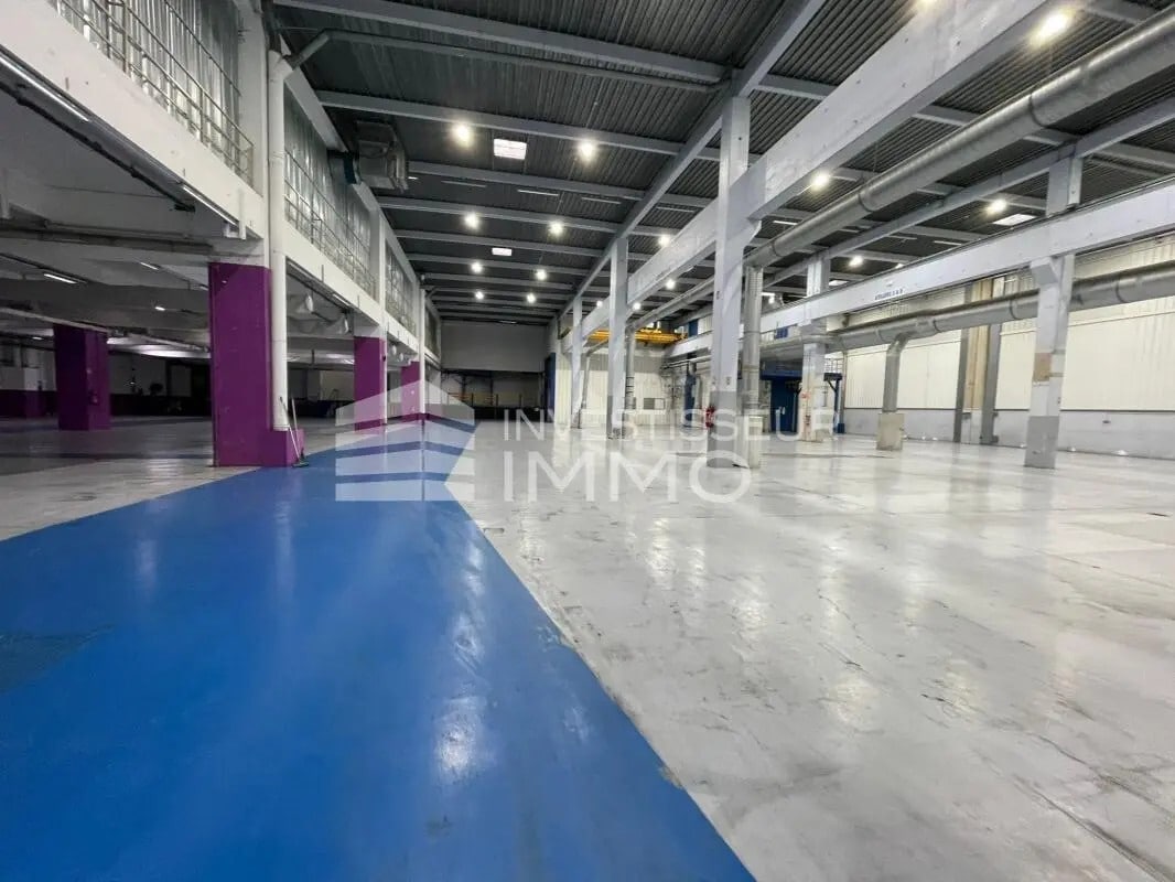 Light Industrial in Poincy to rent Interior Photo- Image 1 of 7