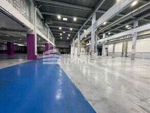 Light Industrial in Poincy to rent Interior Photo- Image 1 of 7