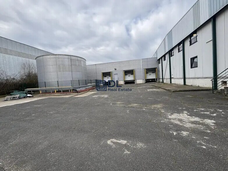 Industrial in Thiais to rent - Building Photo - Image 2 of 14