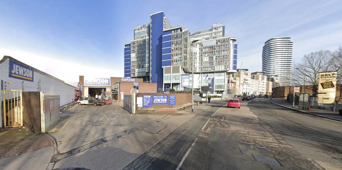 36 Lombard Rd, London to rent Building Photo- Image 1 of 4