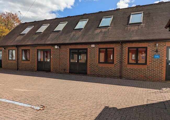 More details for Guildford Rd, Chobham - Office to Rent