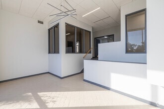 522 9th St W, Bradenton, FL to rent Interior Photo- Image 2 of 14