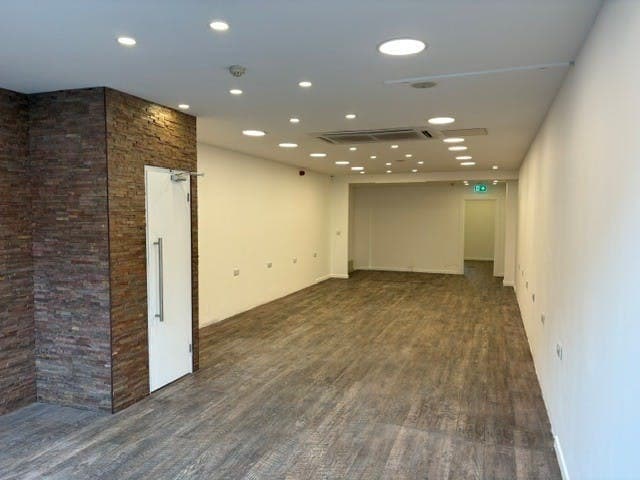 29 Peach St, Wokingham to rent Building Photo- Image 1 of 3