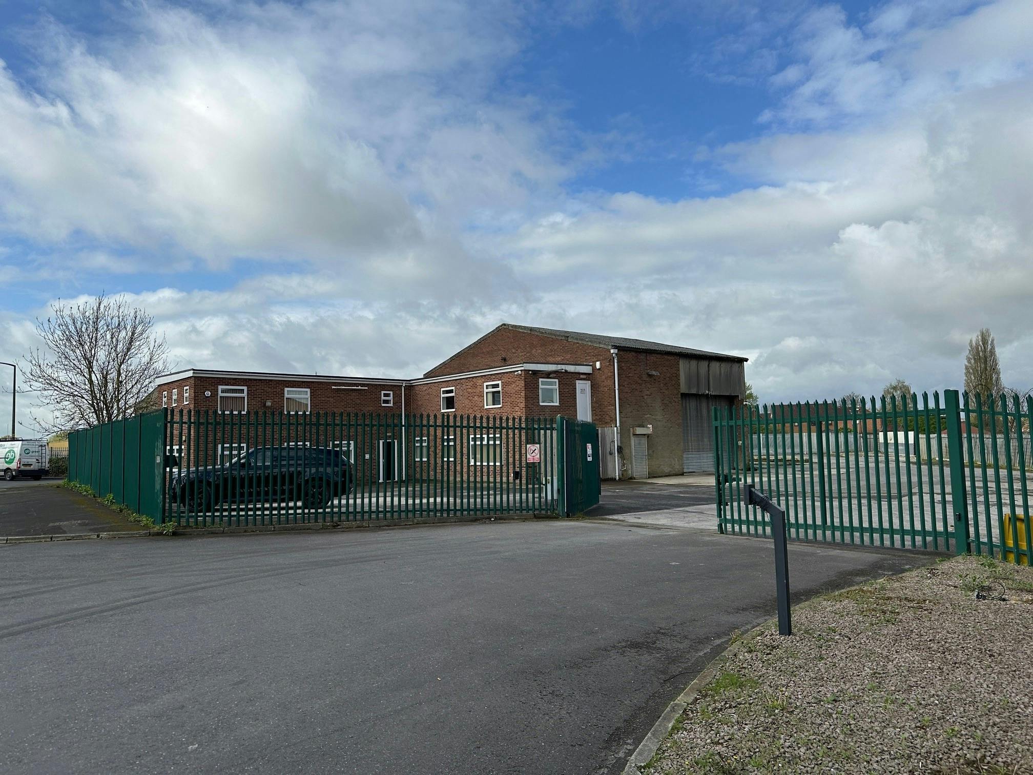Millfield Rd, Doncaster to rent Building Photo- Image 1 of 8