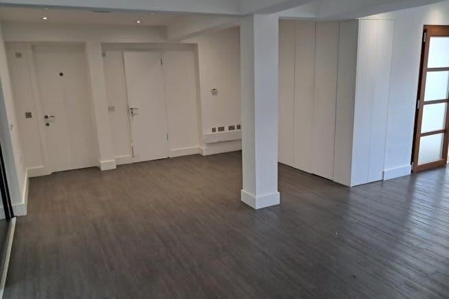 1 Haverleigh House, Ascot to rent Interior Photo- Image 1 of 4