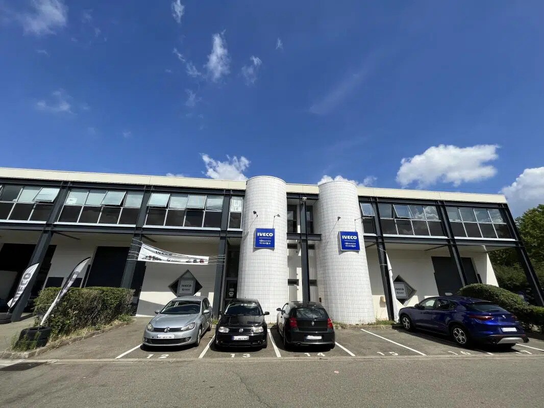 Industrial in Élancourt to rent Building Photo- Image 1 of 7