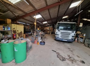 Usk, Llantrisant to rent Interior Photo- Image 2 of 3