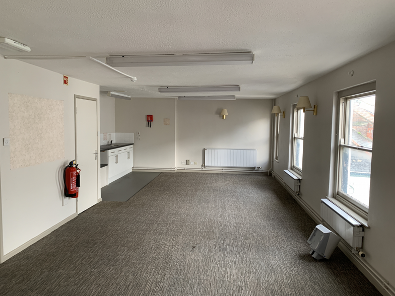 29-30 Market St, Falmouth for rent - Interior Photo - Image 2 of 7