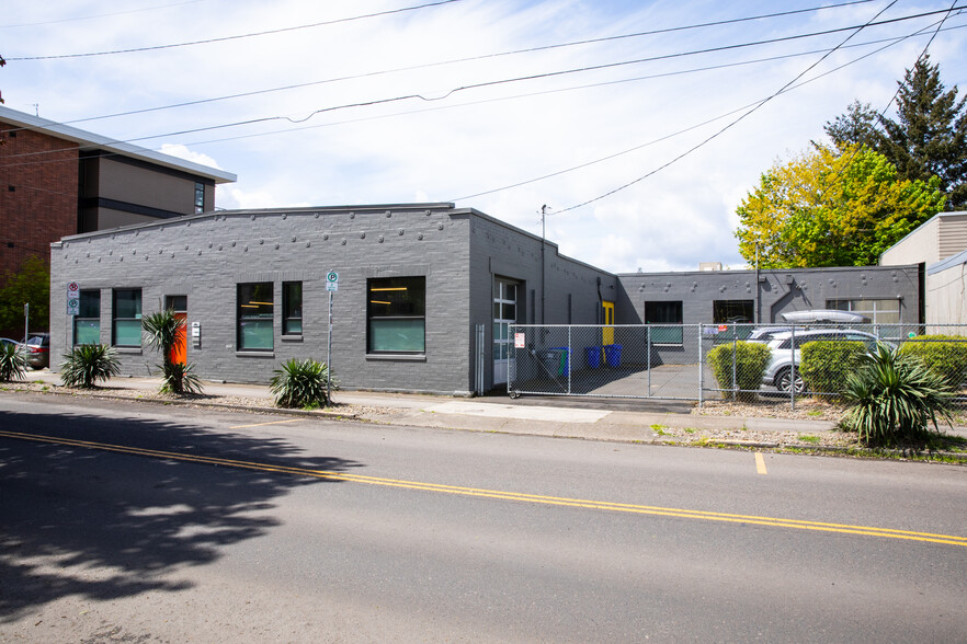 2335 SE 50th Ave, Portland, OR for rent - Building Photo - Image 3 of 17