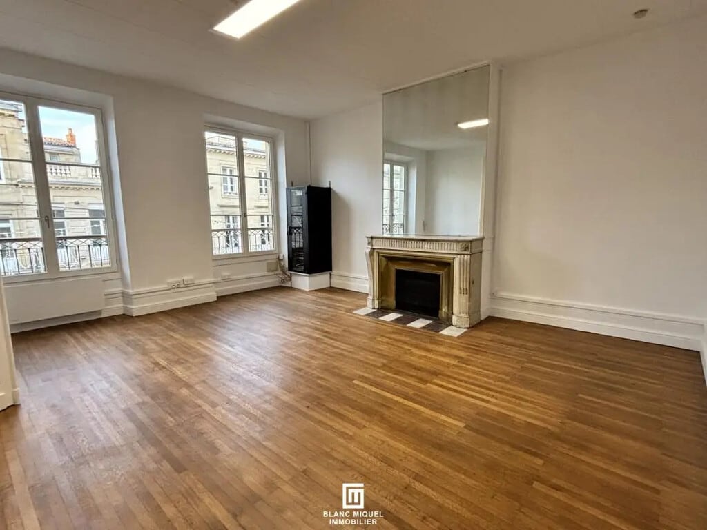 Location Bureaux 107 m² - Photo 1