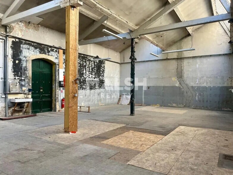 Retail in Lyon to rent - Interior Photo - Image 1 of 5