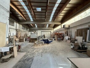 Light Industrial in Chassieu to rent Interior Photo- Image 1 of 6