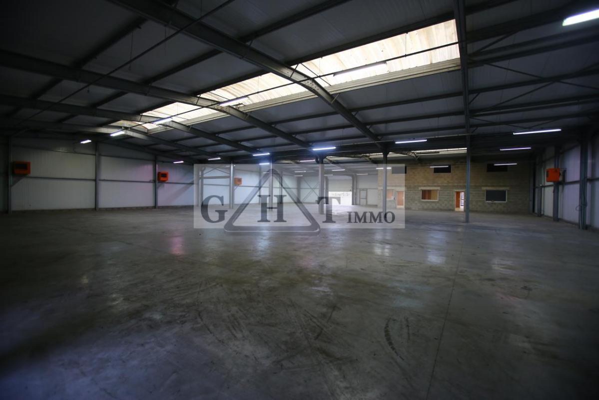 Industrial in Beaumont-sur-Oise for sale Interior Photo- Image 1 of 2