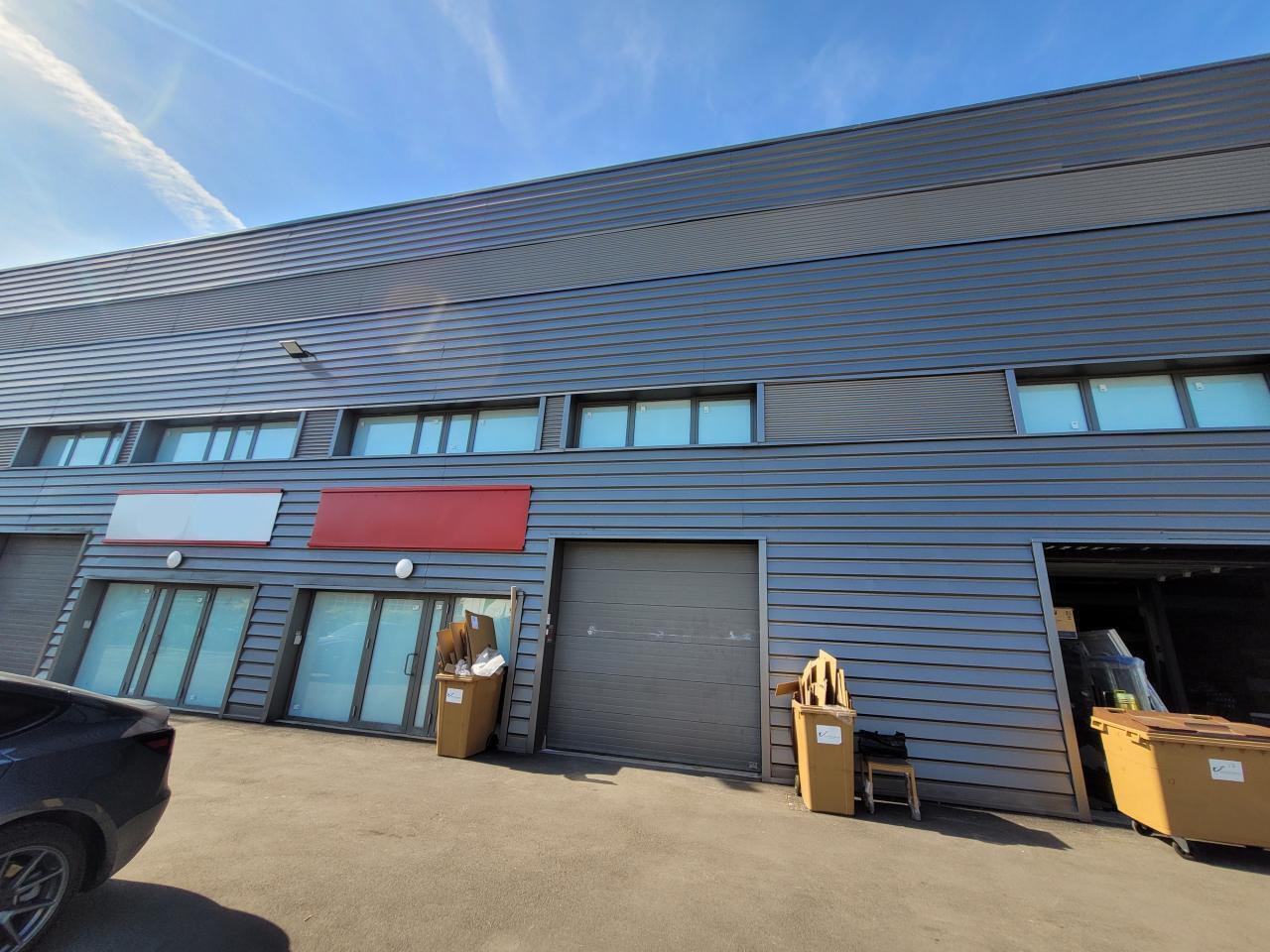 Light Industrial in Villeneuve-la-Garenne to rent Building Photo- Image 1 of 10