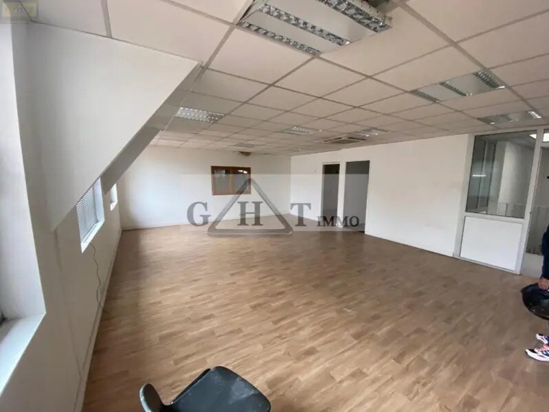 Industrial in Maisons-Alfort for sale Interior Photo- Image 1 of 6