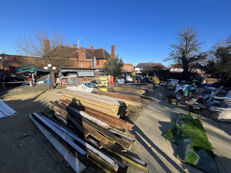 101 Cheam Common Rd, Worcester Park for sale - Building Photo - Image 3 of 5