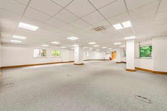 1 Mill St, London to rent Interior Photo- Image 1 of 8