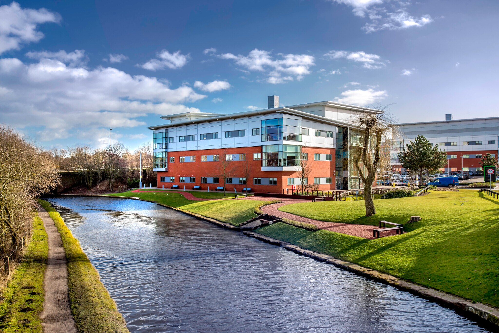 Keckwick Ln, Warrington to rent Building Photo- Image 1 of 15