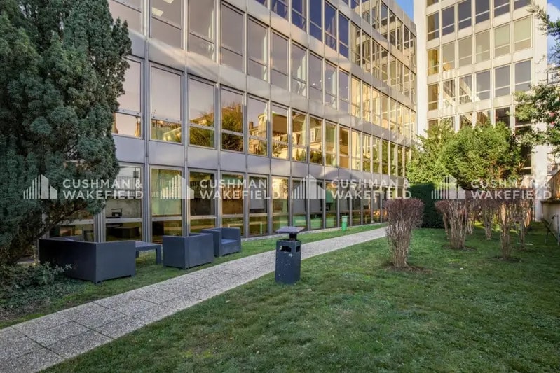 29 Rue Des Poissonniers, Neuilly-sur-Seine to rent - Building Photo - Image 2 of 14