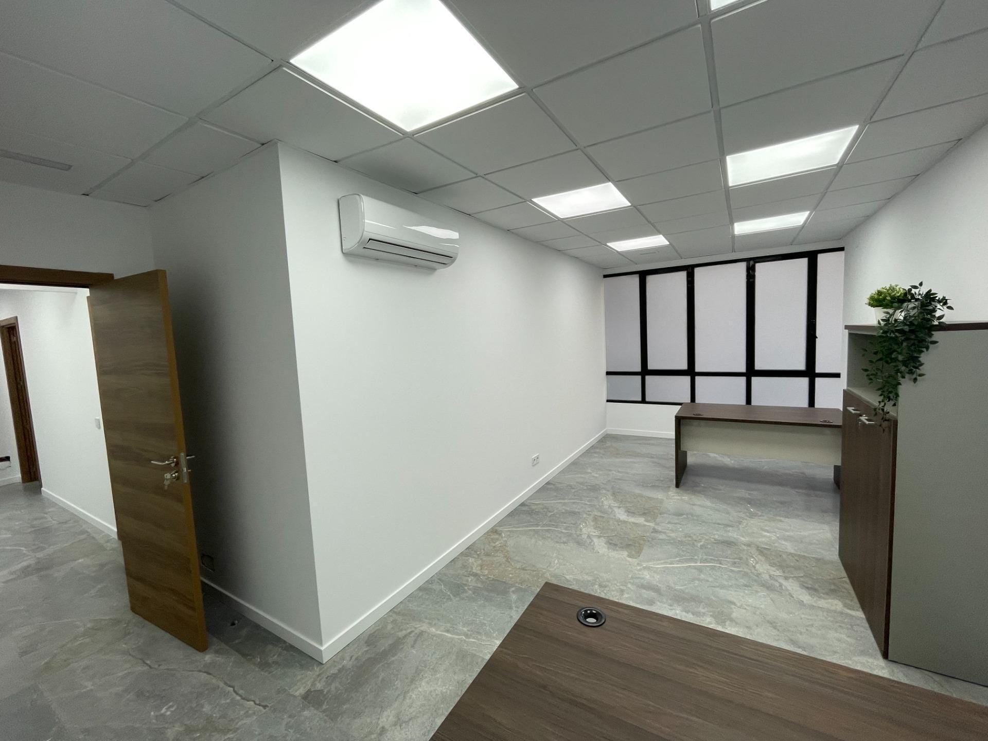 Office in València to rent Building Photo- Image 1 of 19