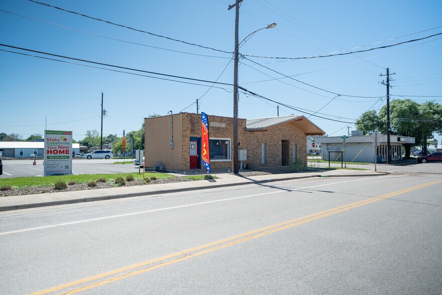 2319 Main St, Waller, TX for rent - Building Photo - Image 2 of 5