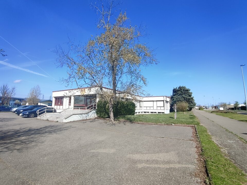 Office in Saint-Quentin-Fallavier for sale Building Photo- Image 1 of 13
