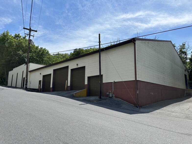 18 7th St, Slatington, PA for rent - Building Photo - Image 1 of 8