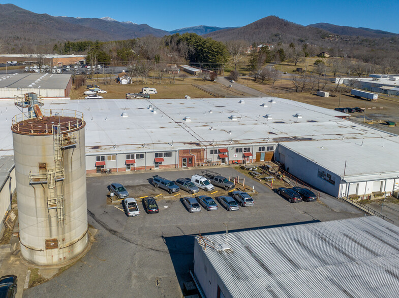 104 Eastside Dr, Black Mountain, NC for rent - Building Photo - Image 3 of 9