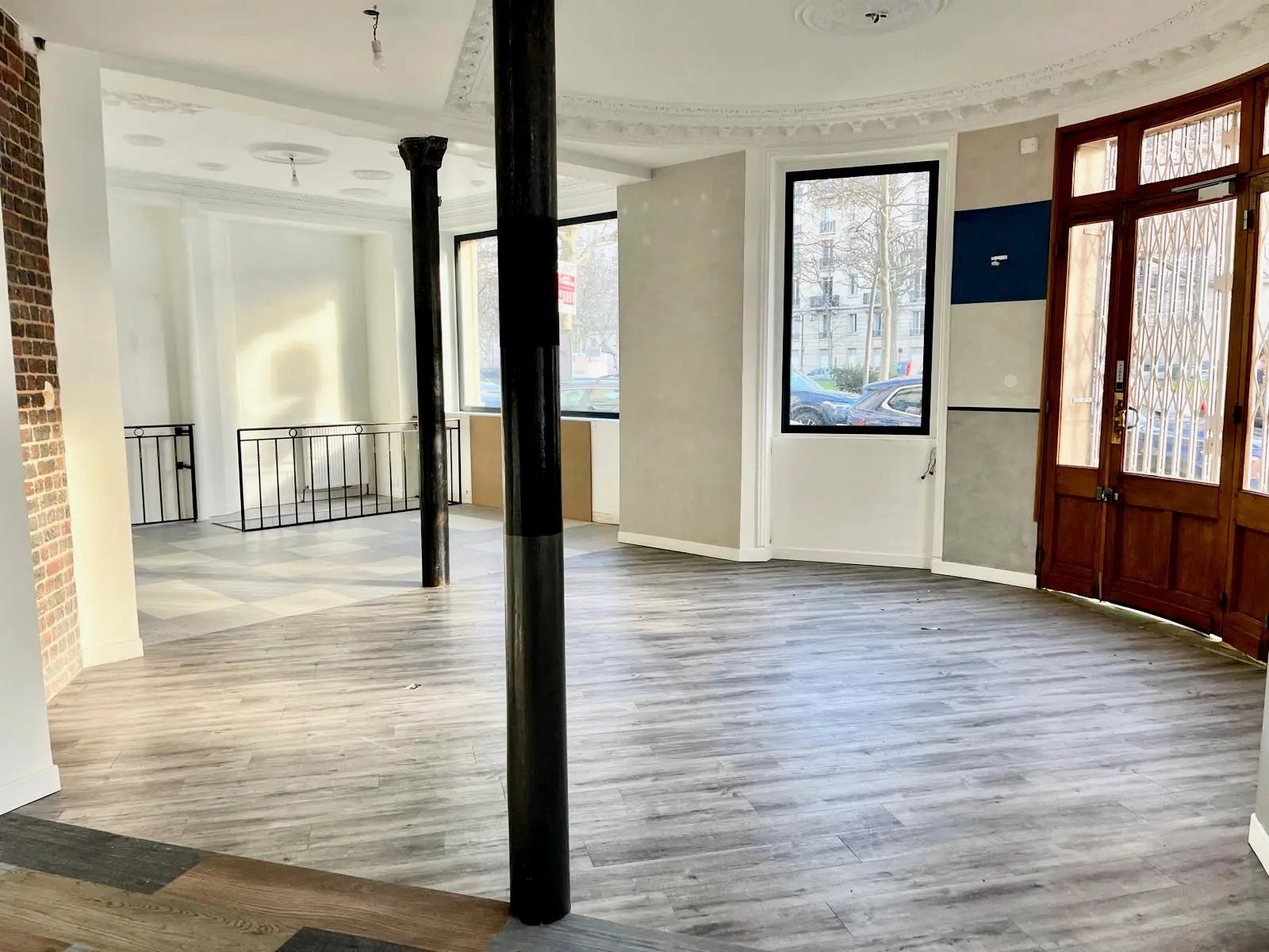 Retail in Paris for sale Interior Photo- Image 1 of 10