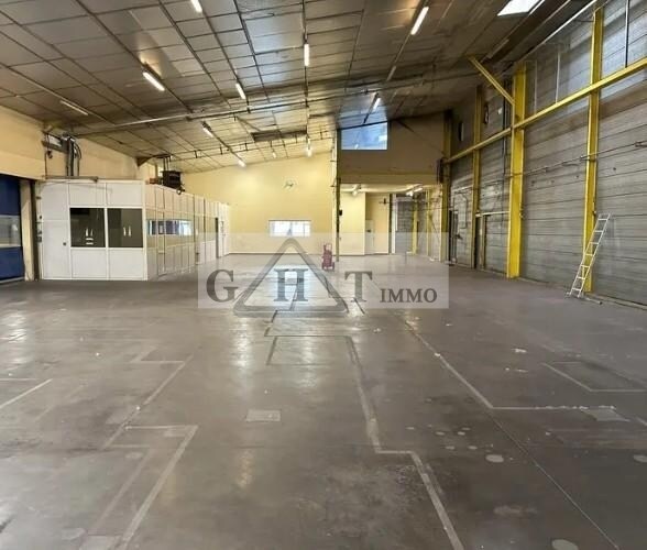 Industrial in Fontenay-sous-Bois for sale - Interior Photo - Image 3 of 3