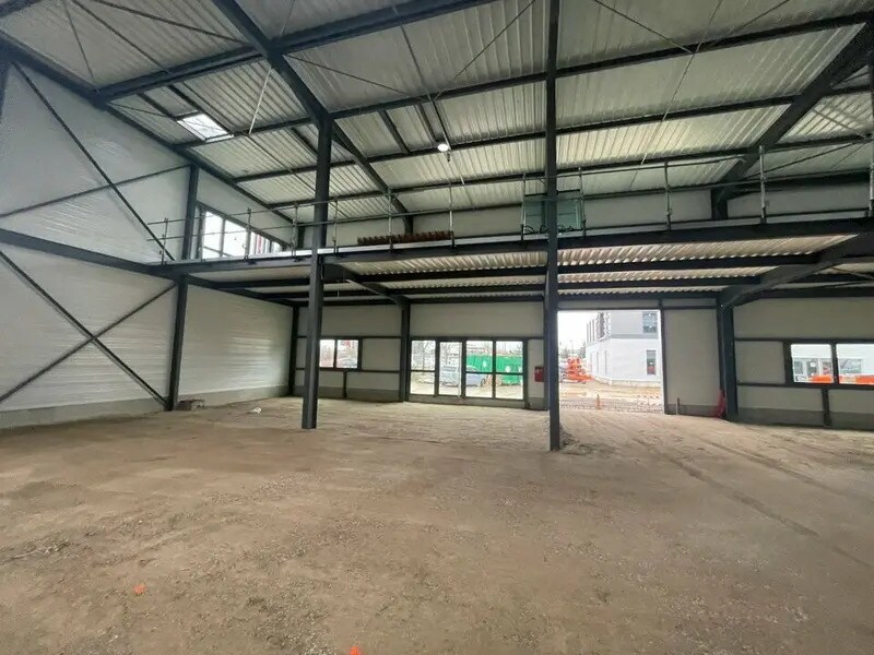 Light Industrial in Vaulx-en-Velin to rent Building Photo- Image 1 of 11