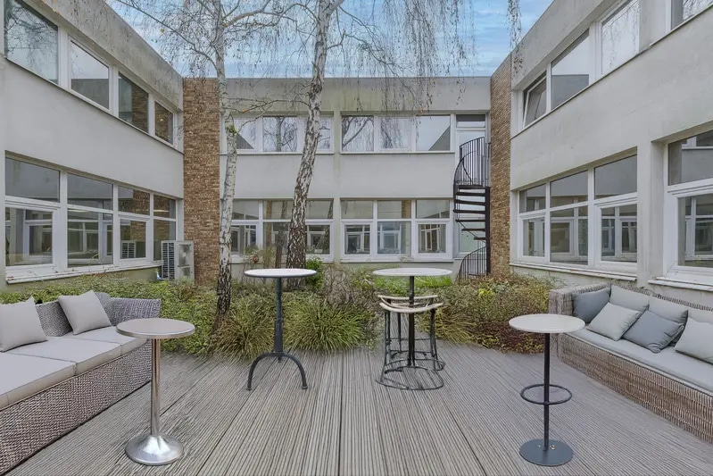 4 Route De Gisy, Bièvres to rent - Interior Photo - Image 2 of 2
