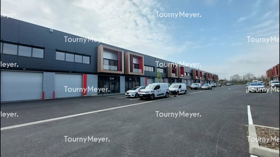 25 Rue Des Usines, Fenouillet to rent - Building Photo - Image 2 of 3