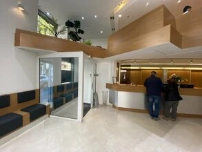 Retail in Lyon to rent Interior Photo- Image 2 of 6