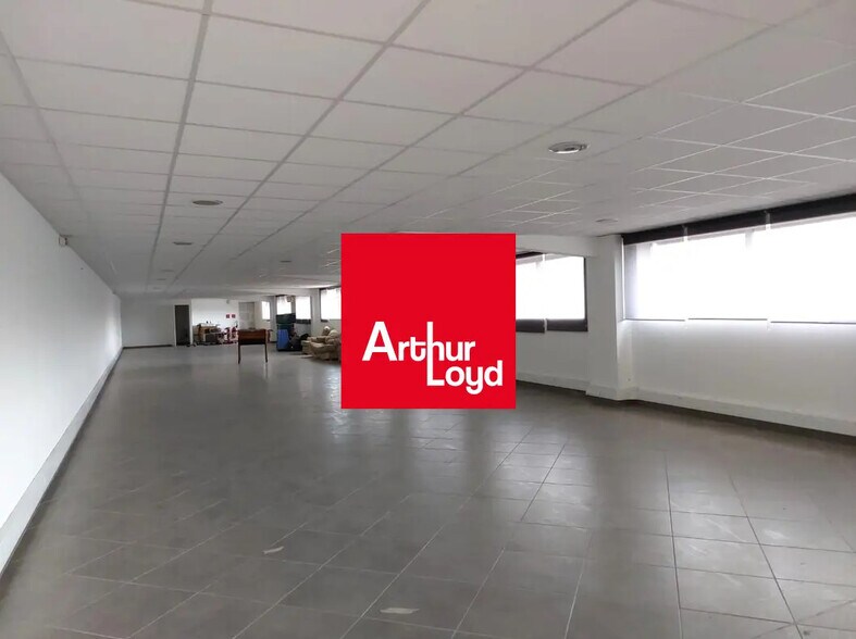 Industrial in La Seyne-sur-Mer for sale - Primary Photo - Image 1 of 6