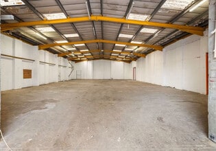 14 Felixstowe Rd, London to rent Interior Photo- Image 1 of 4