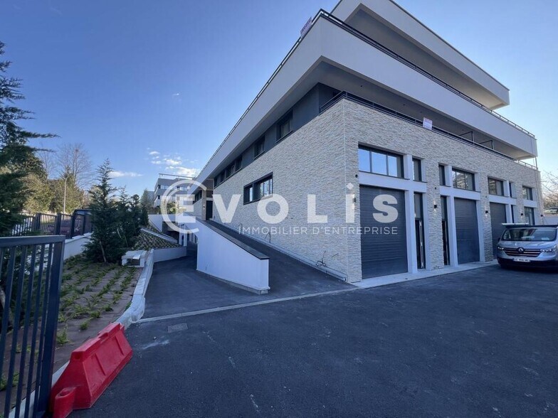 Light Industrial in Bry-sur-Marne to rent - Building Photo - Image 2 of 15