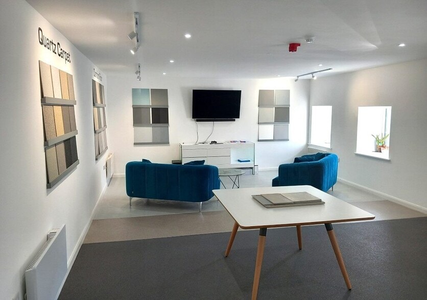 Busbridge Rd, Loose to rent - Interior Photo - Image 3 of 3