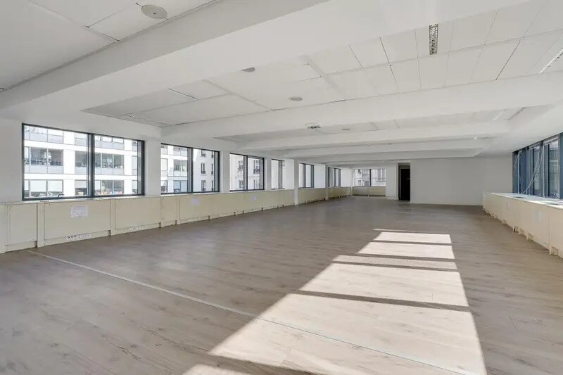 2 Bis Rue De Villiers, Levallois-Perret to rent - Interior Photo - Image 2 of 8