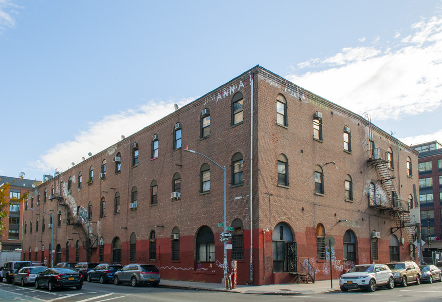 151 Kent Ave, Brooklyn, NY for sale - Primary Photo - Image 1 of 1