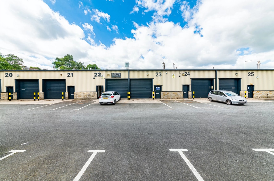 New Hall Hey Rd, Rossendale to rent - Building Photo - Image 2 of 4